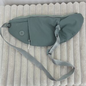 Top Paw Gray Crossbody Bag